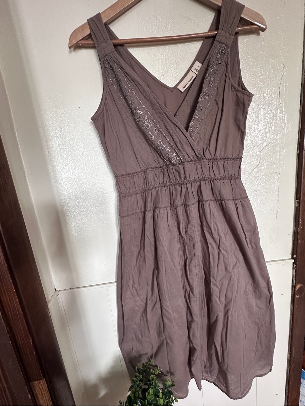 DKNY Sleeveless V-Neck Embroidered Mauve Brown Cotton Dress Woman’s Large